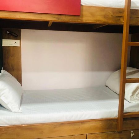 Everest Stays Rooms And Dormitory Mumbai  Buitenkant foto