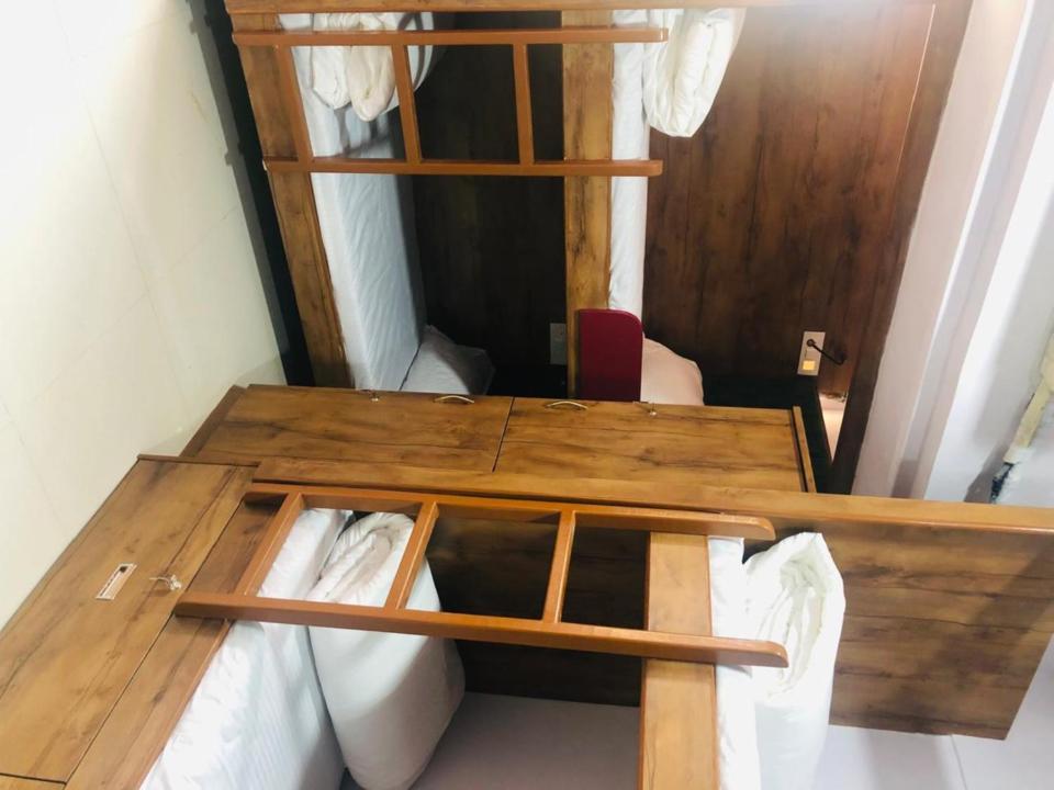 Everest Stays Rooms And Dormitory Mumbai  Buitenkant foto
