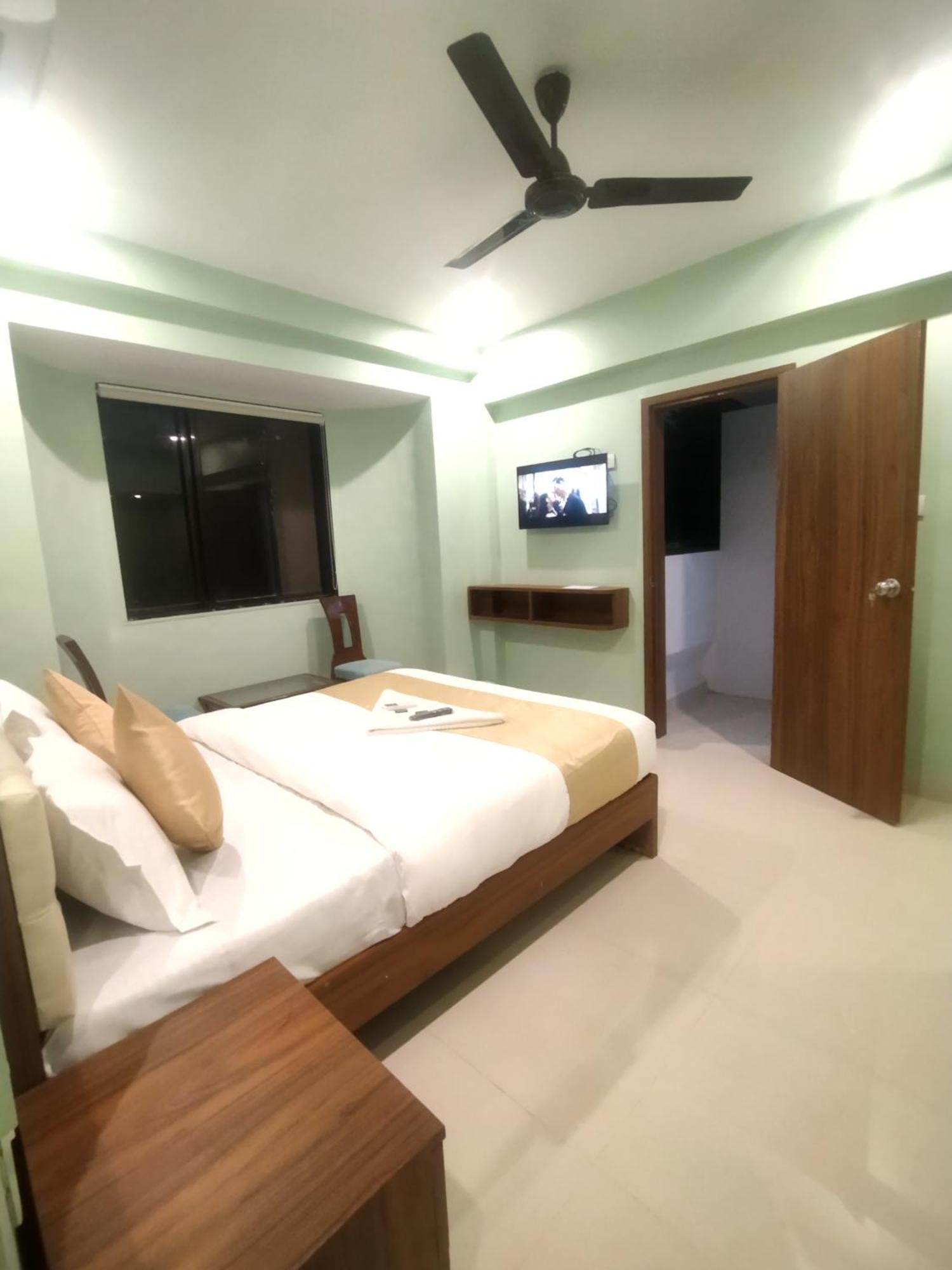 Everest Stays Rooms And Dormitory Mumbai  Buitenkant foto