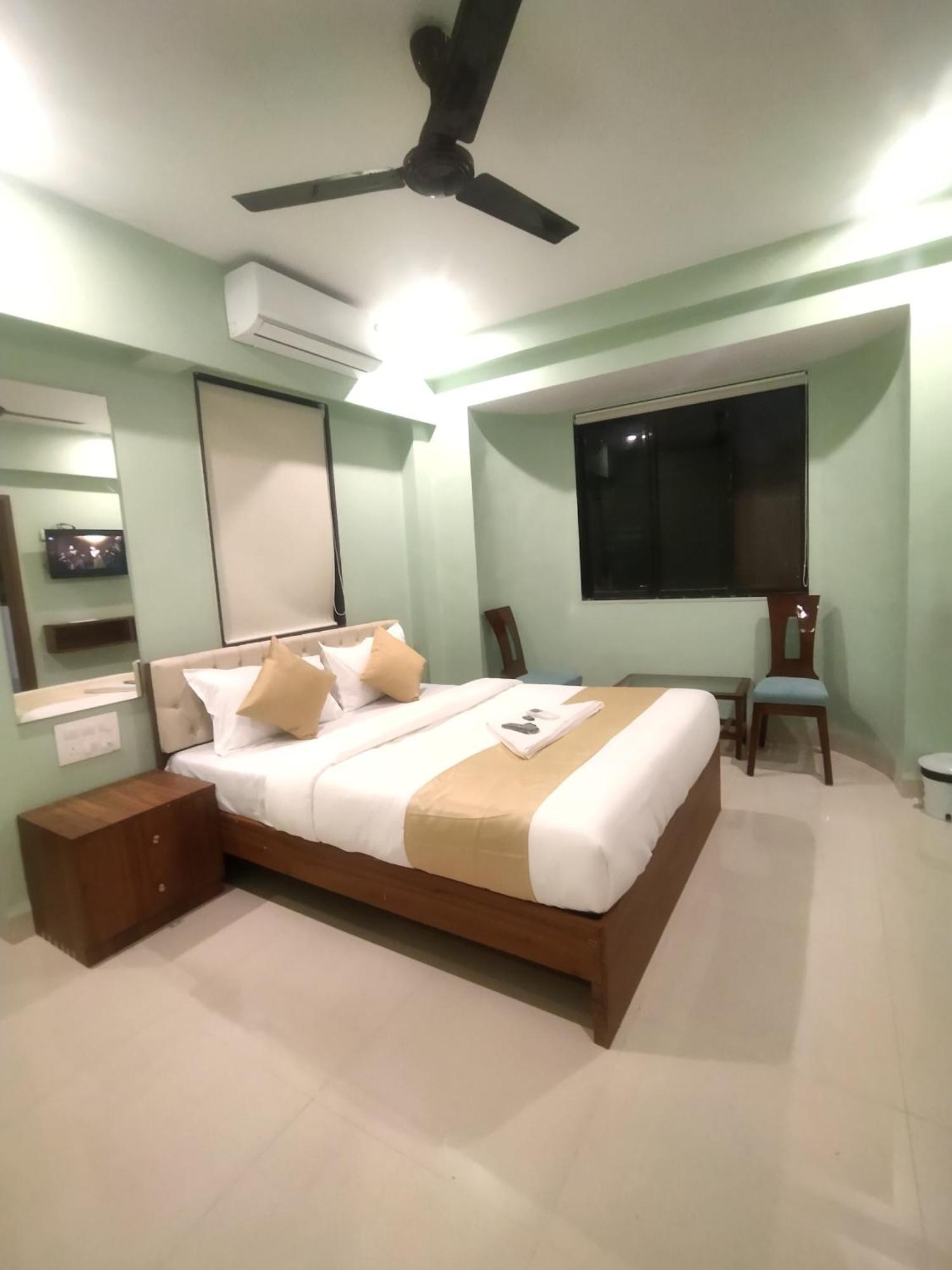 Everest Stays Rooms And Dormitory Mumbai  Buitenkant foto