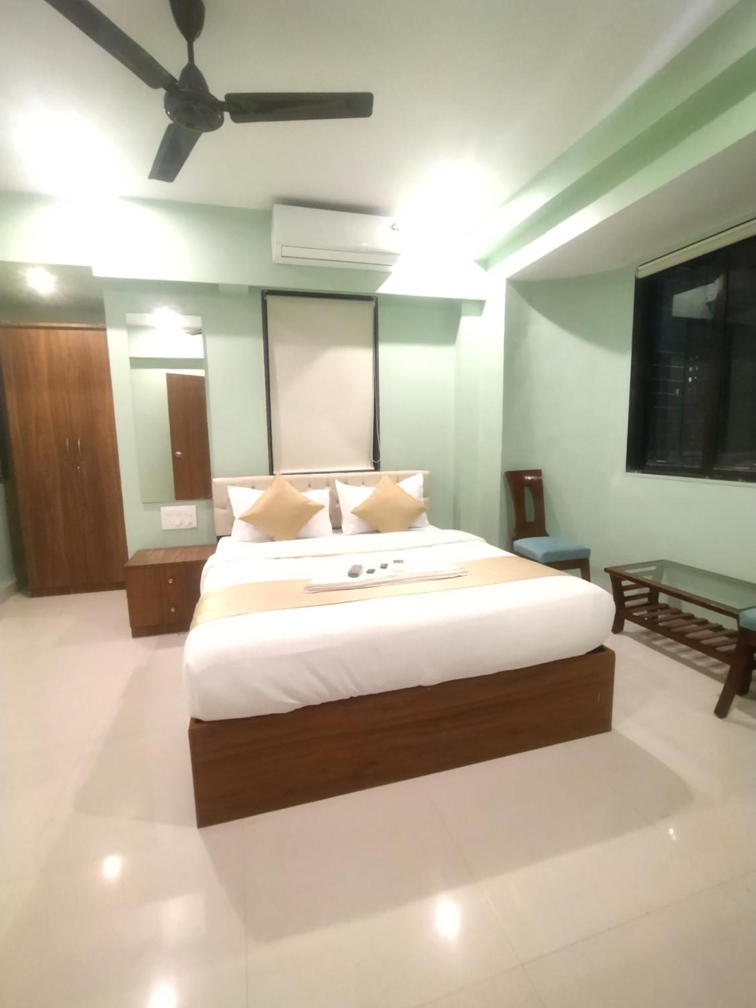 Everest Stays Rooms And Dormitory Mumbai  Buitenkant foto