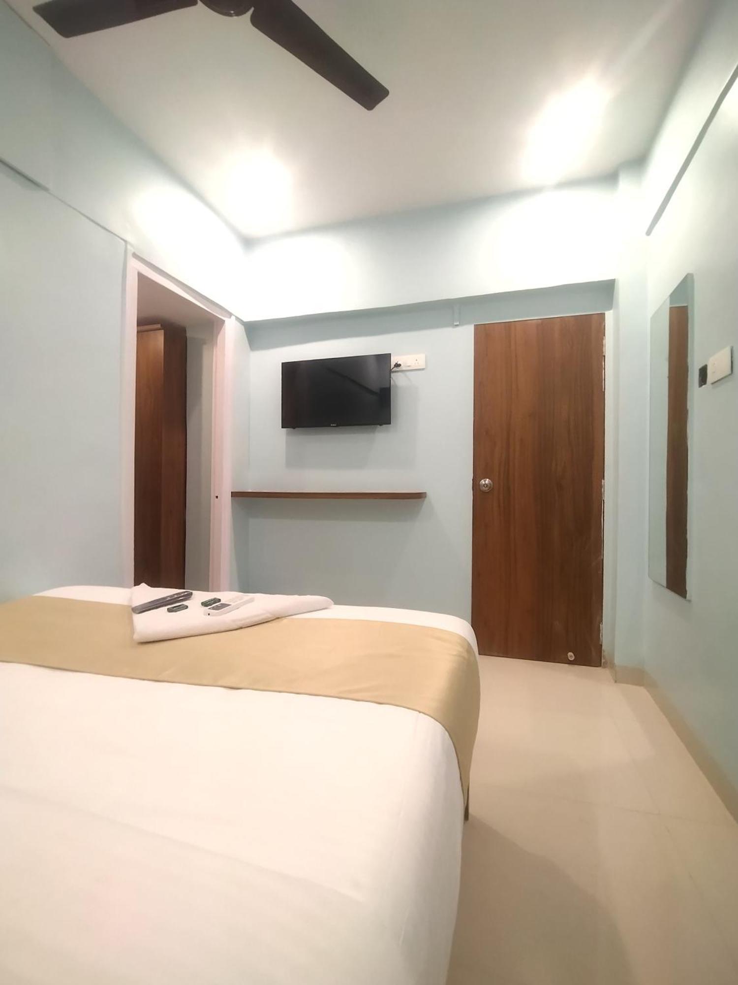 Everest Stays Rooms And Dormitory Mumbai  Buitenkant foto