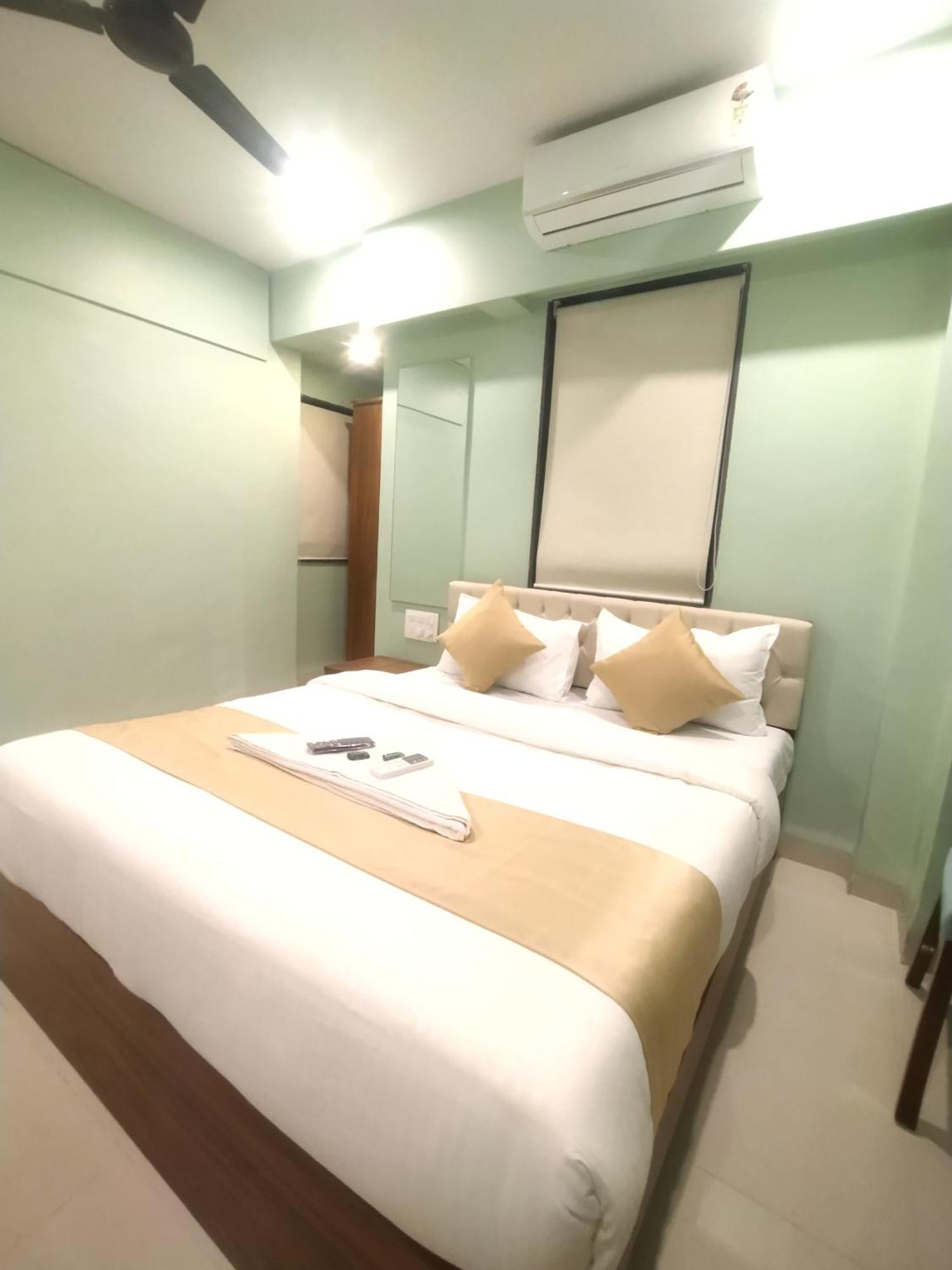 Everest Stays Rooms And Dormitory Mumbai  Buitenkant foto