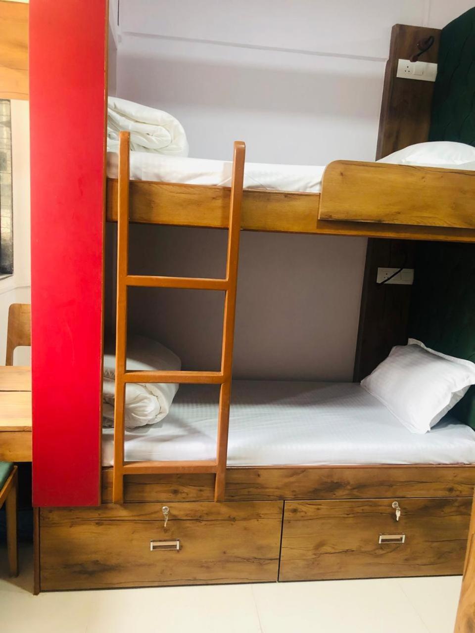 Everest Stays Rooms And Dormitory Mumbai  Buitenkant foto