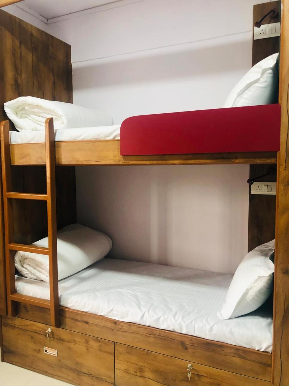 Everest Stays Rooms And Dormitory Mumbai  Buitenkant foto
