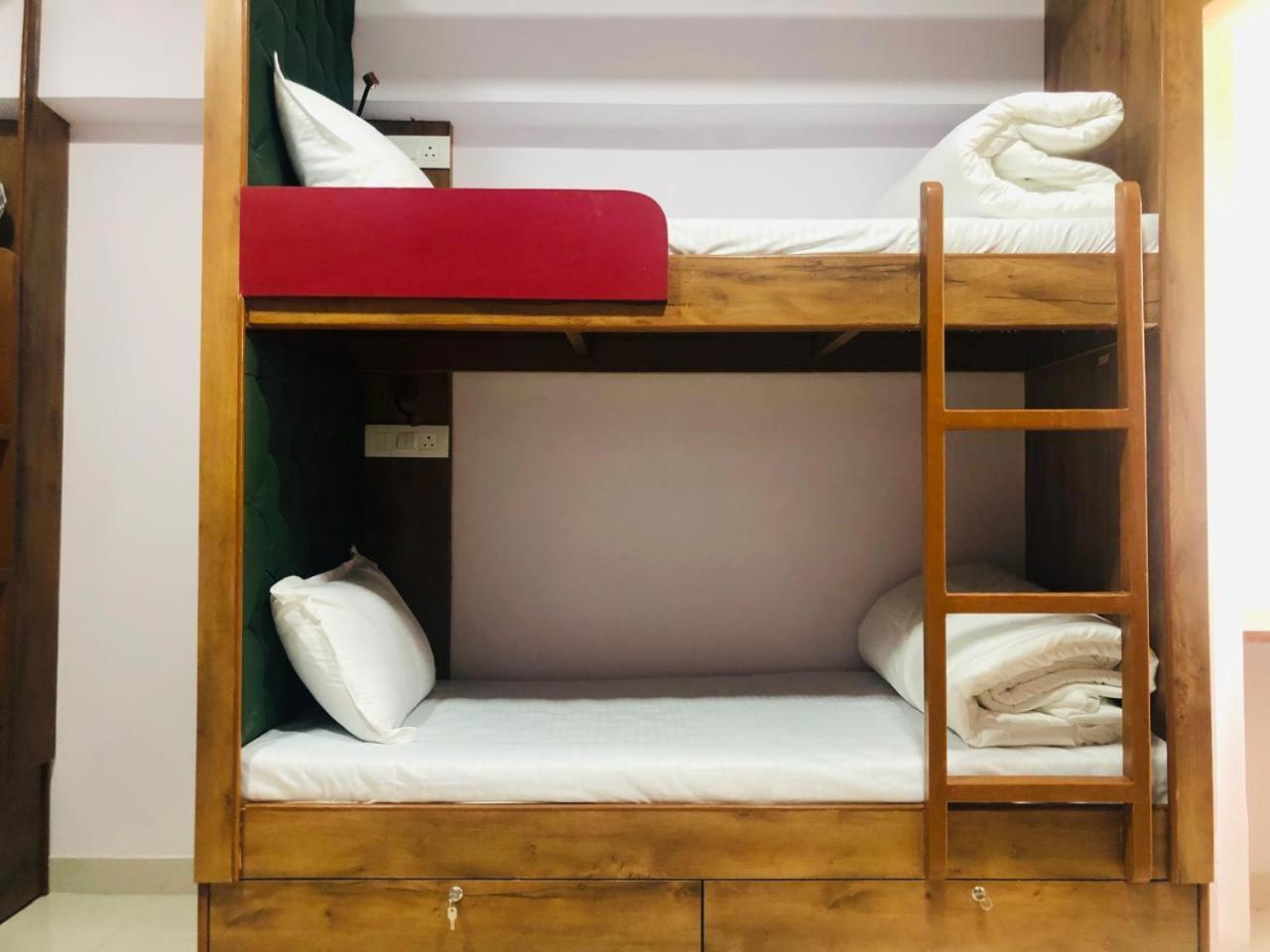 Everest Stays Rooms And Dormitory Mumbai  Buitenkant foto