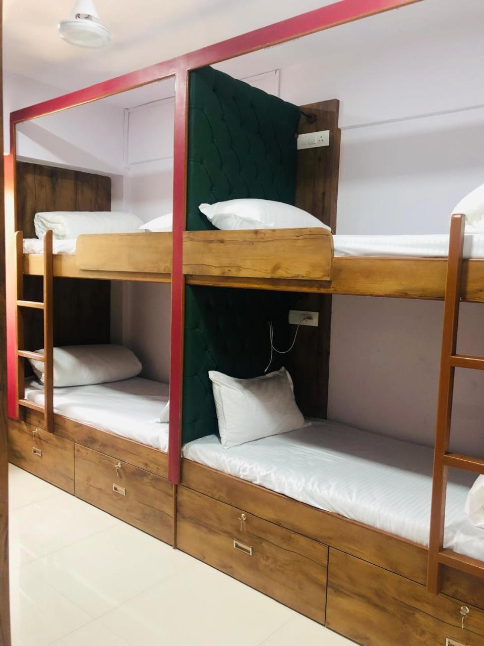 Everest Stays Rooms And Dormitory Mumbai  Buitenkant foto